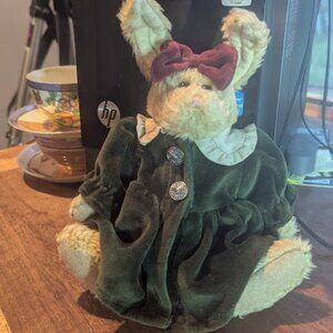 Boyds Collection Cream Rabbit With Green Smock And Maroon Bow And Pants